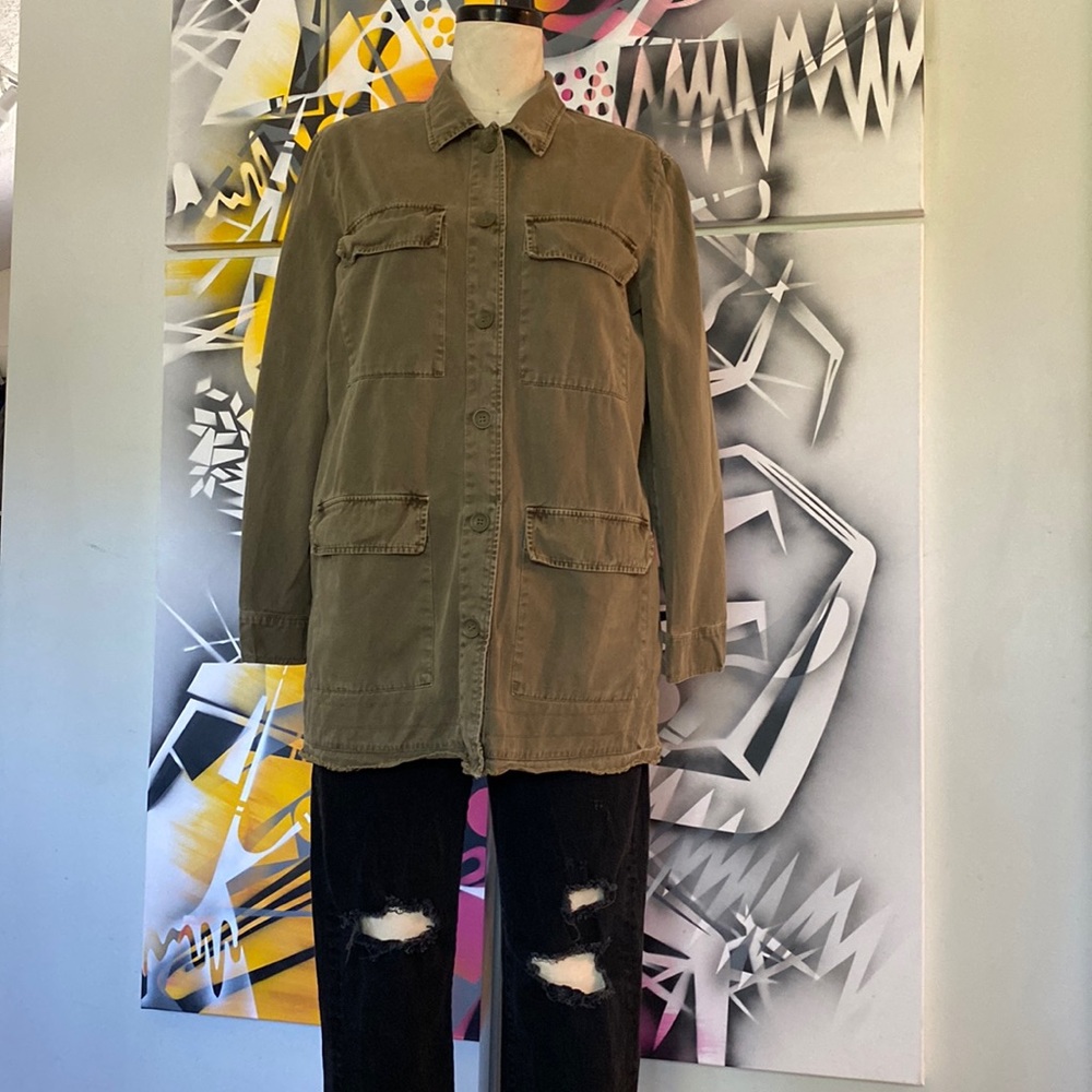 Perfect for patches. This jacket is perfect if you want to add patches to it.